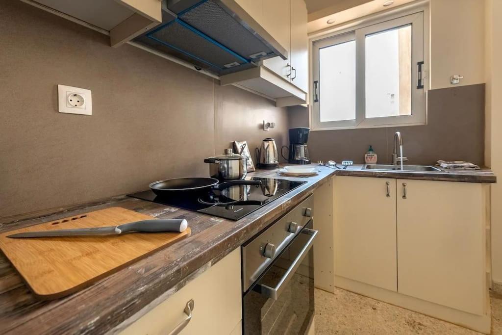Kerameikos 2 Bedroom Apartment เอเธนส์ ภายนอก รูปภาพ