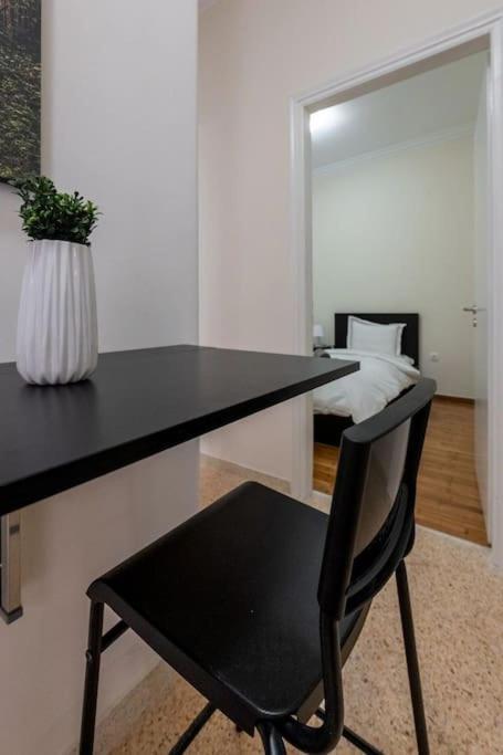 Kerameikos 2 Bedroom Apartment เอเธนส์ ภายนอก รูปภาพ