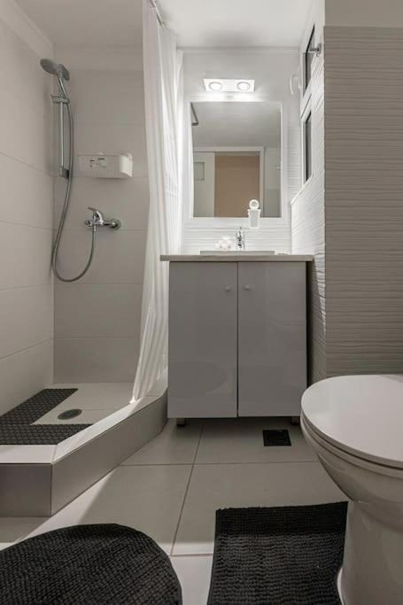 Kerameikos 2 Bedroom Apartment เอเธนส์ ภายนอก รูปภาพ