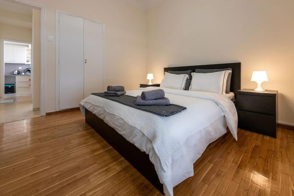 Kerameikos 2 Bedroom Apartment เอเธนส์ ภายนอก รูปภาพ