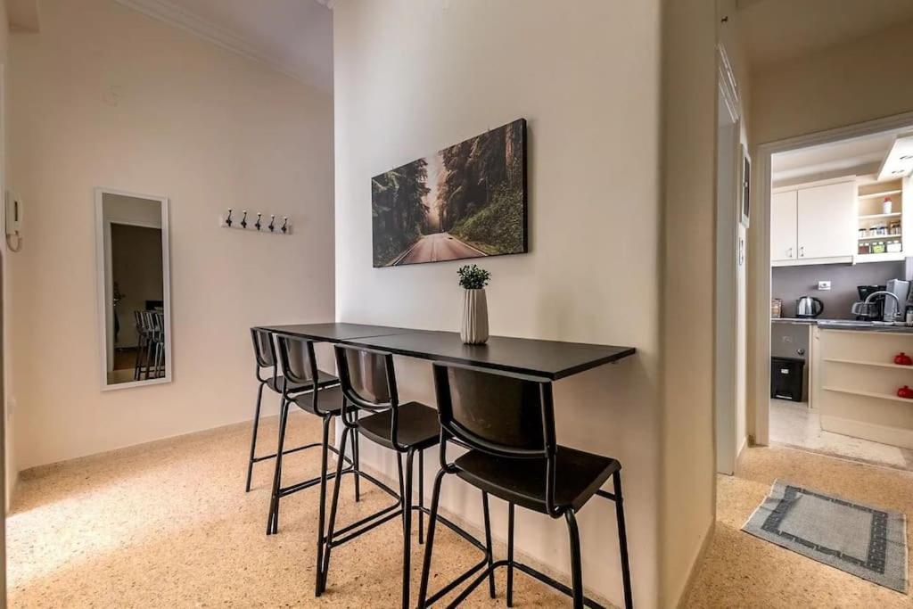 Kerameikos 2 Bedroom Apartment เอเธนส์ ภายนอก รูปภาพ